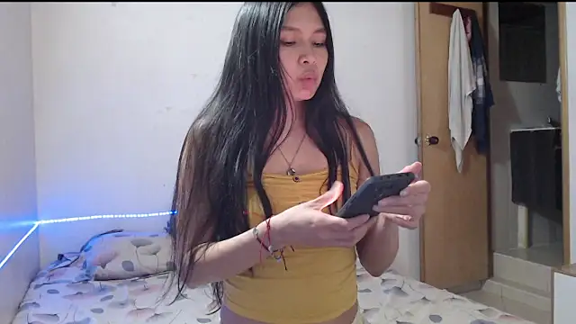 evolet01 online show from September 26, 2025, 8:05 pm