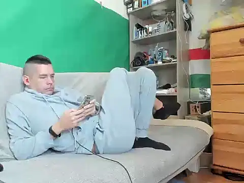 viraglaci18xh online show from October 31, 2025, 11:29 am