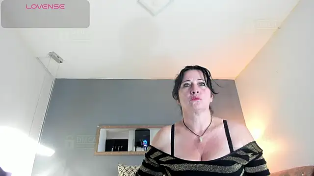 LADY HELLEN online show from May 23, 2026, 7:02 pm