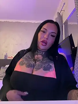  MelinaCurves  online show from April 22, 2026, 9:21 pm