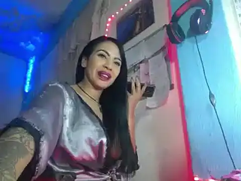 ERIKA-THEDOLL online show from December 6, 2024, 1:13 am