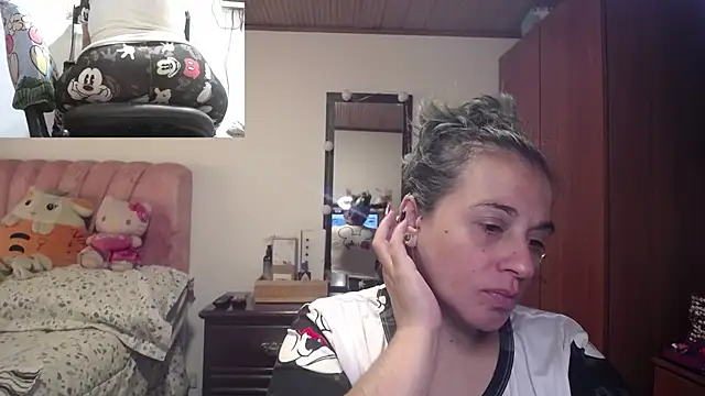 zoe hotxxx online show from March 7, 2026, 2:11 pm