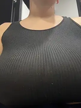 emilyjohanson online show from May 5, 2026, 4:21 pm