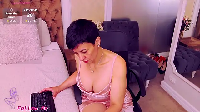 BustyPenellope online show from June 26, 2026, 3:23 am