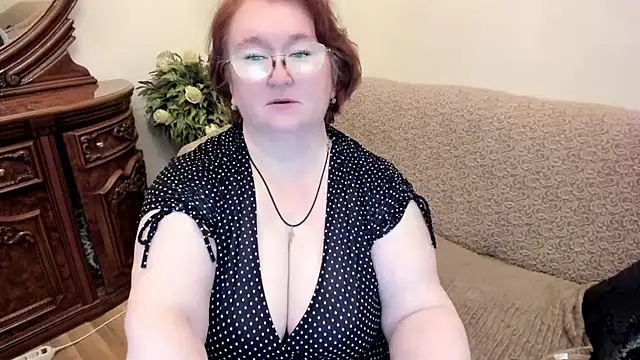 leiamillersonn online show from October 13, 2025, 9:27 pm