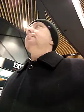 Snapshot of Pokaz2020 chatting on December 21, 2025, 12:07 pm Pokaz2020 online show from December 21, 2025, 12:07 pm