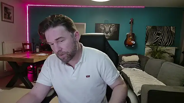 tom sauwer online show from October 1, 2025, 8:35 pm