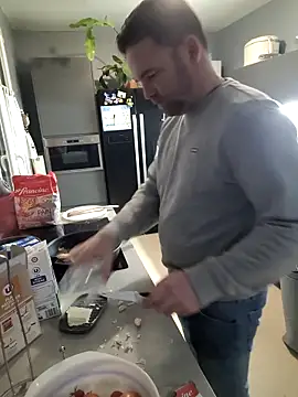 tom sauwer online show from September 22, 2025, 6:58 pm