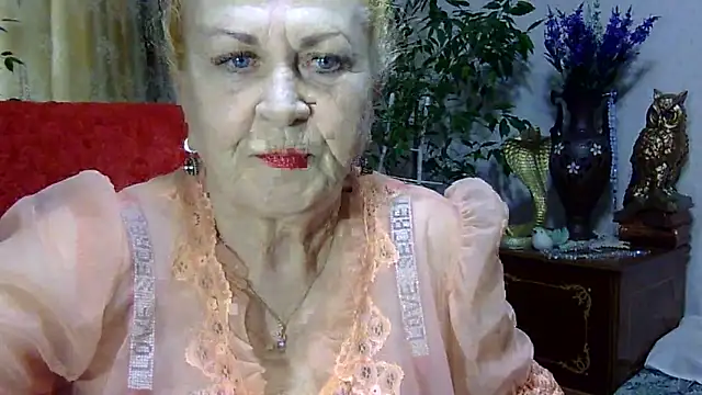 Emma52610 online show from March 11, 2025, 12:17 pm