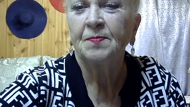 Emma52610 online show from October 13, 2025, 5:25 pm