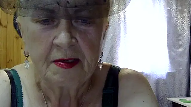 Emma52610 online show from September 12, 2025, 11:10 am