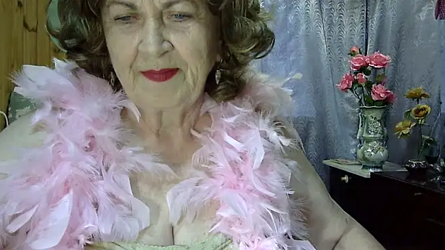 Snapshot of Emma52610 chatting on June 14, 2026, 5:14 pm Emma52610 online show from June 14, 2026, 5:14 pm