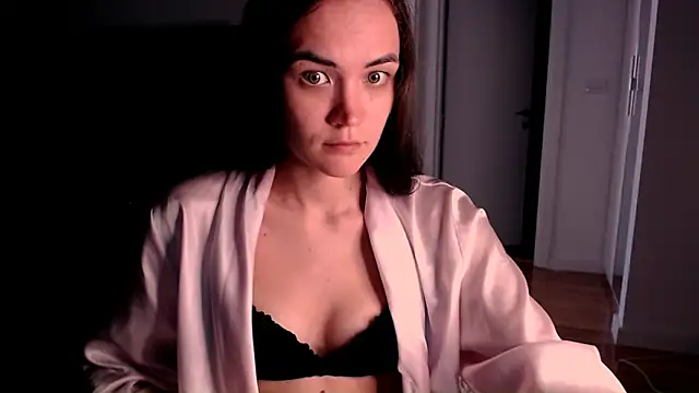 EvelynGG online show from April 28, 2026, 9:24 am