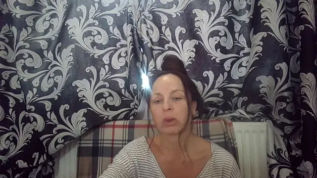 LindaStarS online show from November 2, 2025, 7:57 am