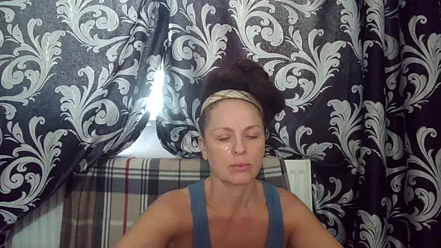 Snapshot of LindaStarS chatting on June 27, 2026, 4:51 am LindaStarS online show from June 27, 2026, 4:51 am