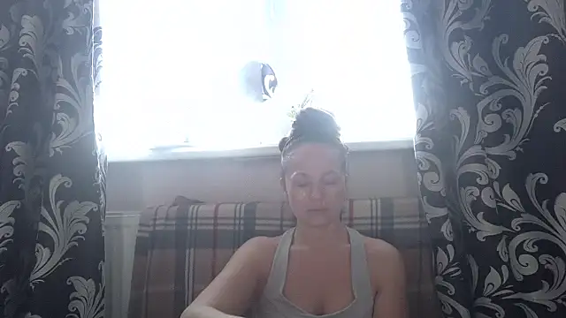 Snapshot of LindaStarS chatting on March 14, 2026, 5:24 am LindaStarS online show from March 14, 2026, 5:24 am