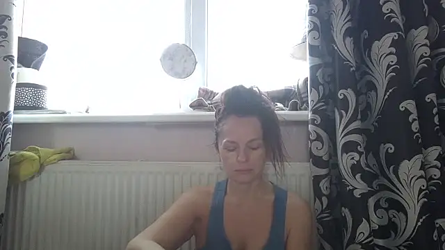 Snapshot of LindaStarS chatting on February 28, 2026, 6:13 am LindaStarS online show from February 28, 2026, 6:13 am