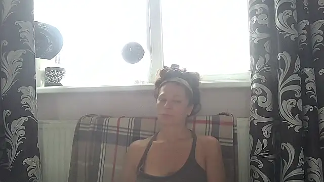 Snapshot of LindaStarS chatting on July 4, 2026, 6:09 am LindaStarS online show from July 4, 2026, 6:09 am