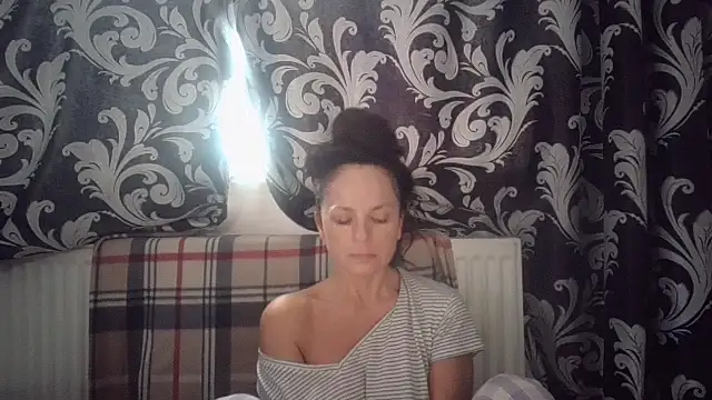 LindaStarS online show from November 5, 2025, 7:00 am