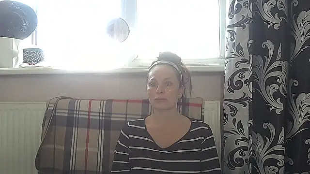 LindaStarS online show from May 3, 2026, 7:57 am