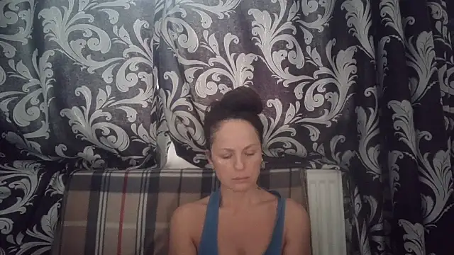 LindaStarS online show from November 18, 2025, 8:06 am