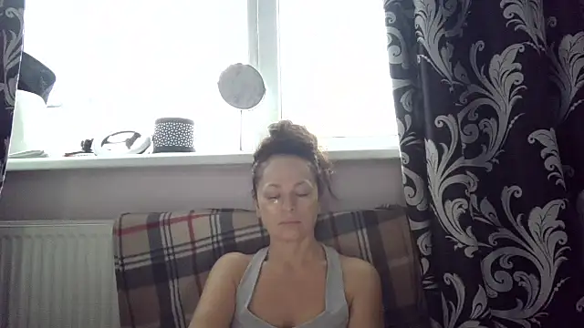 Snapshot of LindaStarS chatting on February 15, 2026, 6:25 am LindaStarS online show from February 15, 2026, 6:25 am