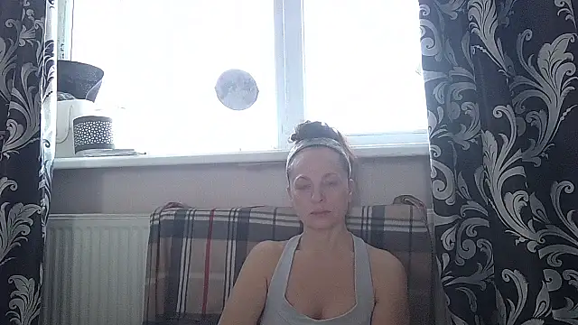 Snapshot of LindaStarS chatting on March 7, 2026, 5:47 am LindaStarS online show from March 7, 2026, 5:47 am