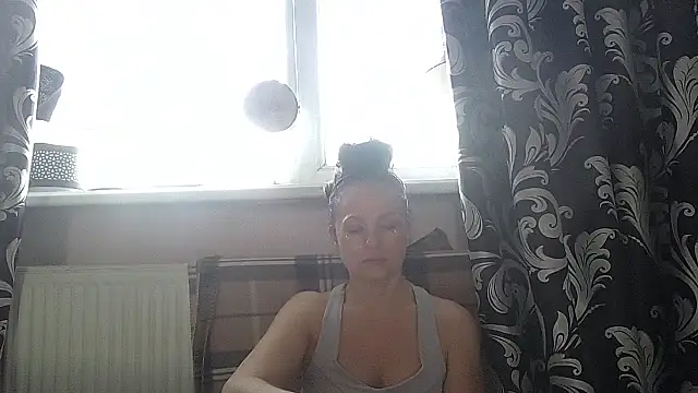 Snapshot of LindaStarS chatting on March 16, 2026, 5:44 am LindaStarS online show from March 16, 2026, 5:44 am