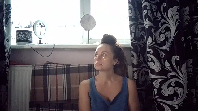 Snapshot of LindaStarS chatting on February 11, 2026, 5:29 am LindaStarS online show from February 11, 2026, 5:29 am