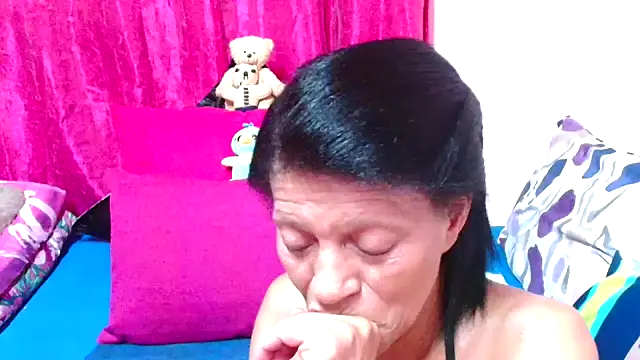 SLUTTYROXY online show from December 5, 2025, 7:12 pm