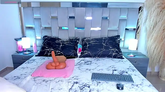 Snapshot of Cammiila chatting on March 15, 2026, 5:20 pm Cammiila online show from March 15, 2026, 5:20 pm