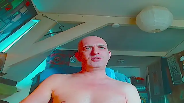 maxhard77 online show from November 30, 2025, 11:00 am