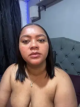 yanza2002 online show from November 30, 2025, 9:15 pm