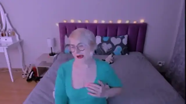 sabrinamacmarren online show from February 10, 2026, 4:06 pm