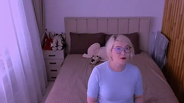 sabrinamacmarren online show from June 11, 2026, 12:46 pm