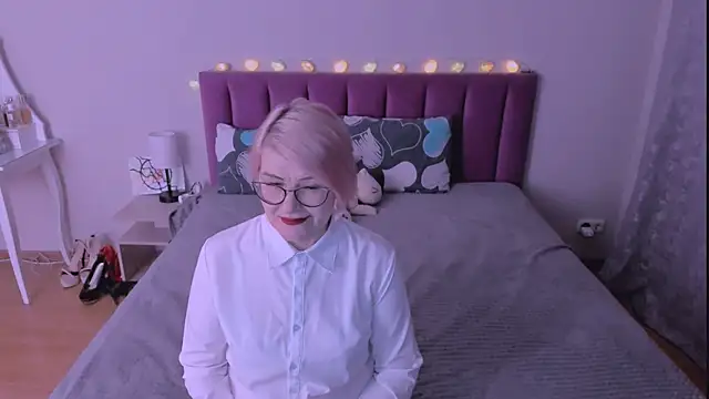 sabrinamacmarren online show from February 14, 2026, 5:35 pm