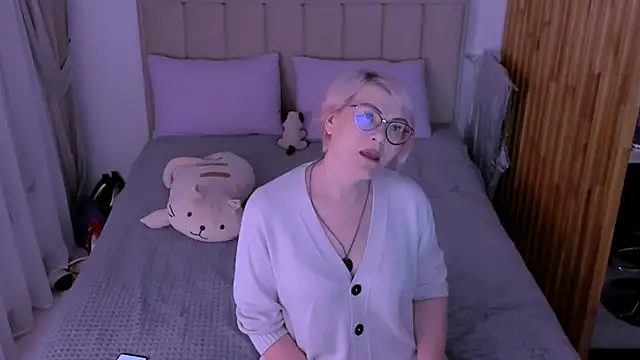 sabrinamacmarren online show from March 16, 2026, 5:05 pm