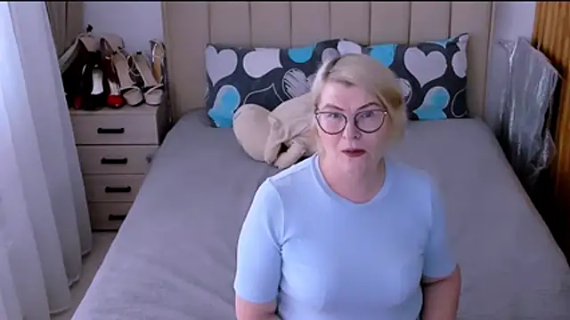 sabrinamacmarren online show from June 26, 2026, 2:23 pm