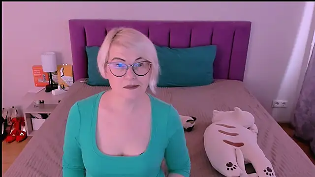 sabrinamacmarren online show from October 22, 2025, 9:31 am