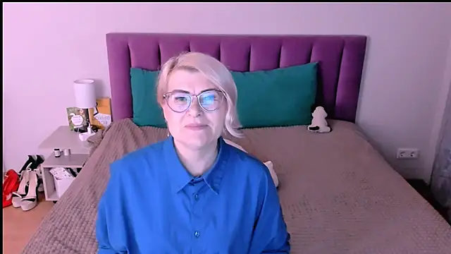 sabrinamacmarren online show from November 6, 2025, 3:16 pm