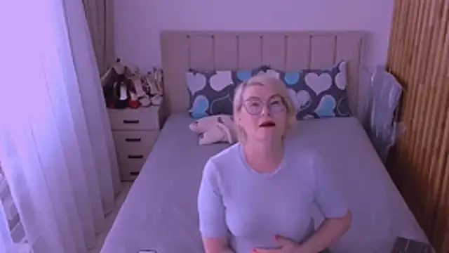 sabrinamacmarren online show from June 22, 2026, 1:52 pm
