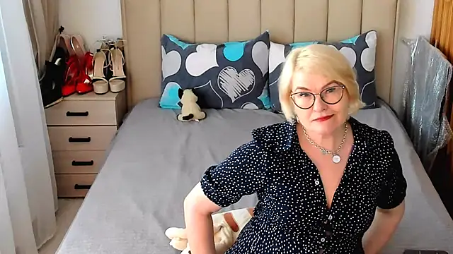 sabrinamacmarren online show from July 16, 2026, 4:26 pm