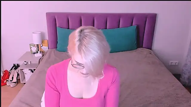 sabrinamacmarren online show from November 5, 2025, 4:21 pm