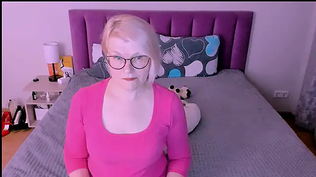 sabrinamacmarren online show from October 2, 2025, 4:54 pm