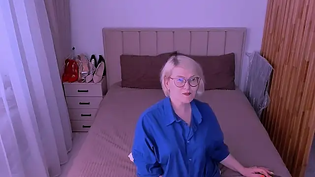 sabrinamacmarren online show from May 29, 2026, 5:30 pm
