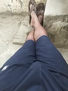 bigh96dik online show from May 17, 2026, 3:39 am