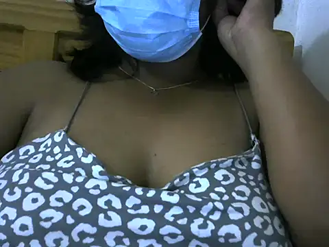 Artinah22 online show from November 14, 2025, 10:24 pm