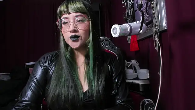 MeGoddesSara online show from March 4, 2026, 6:37 pm