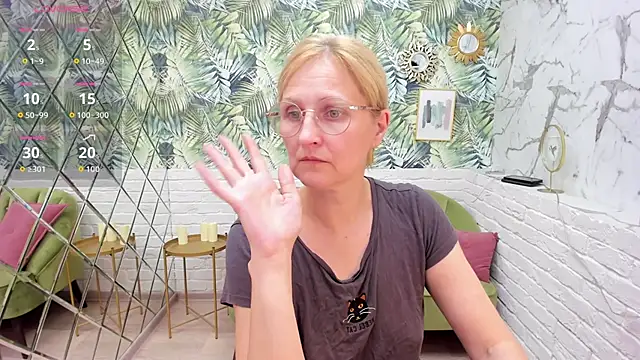 Paris Cherry online show from September 14, 2025, 8:42 pm