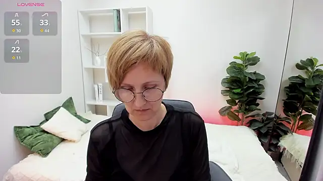 Paris Cherry online show from March 21, 2026, 6:01 pm